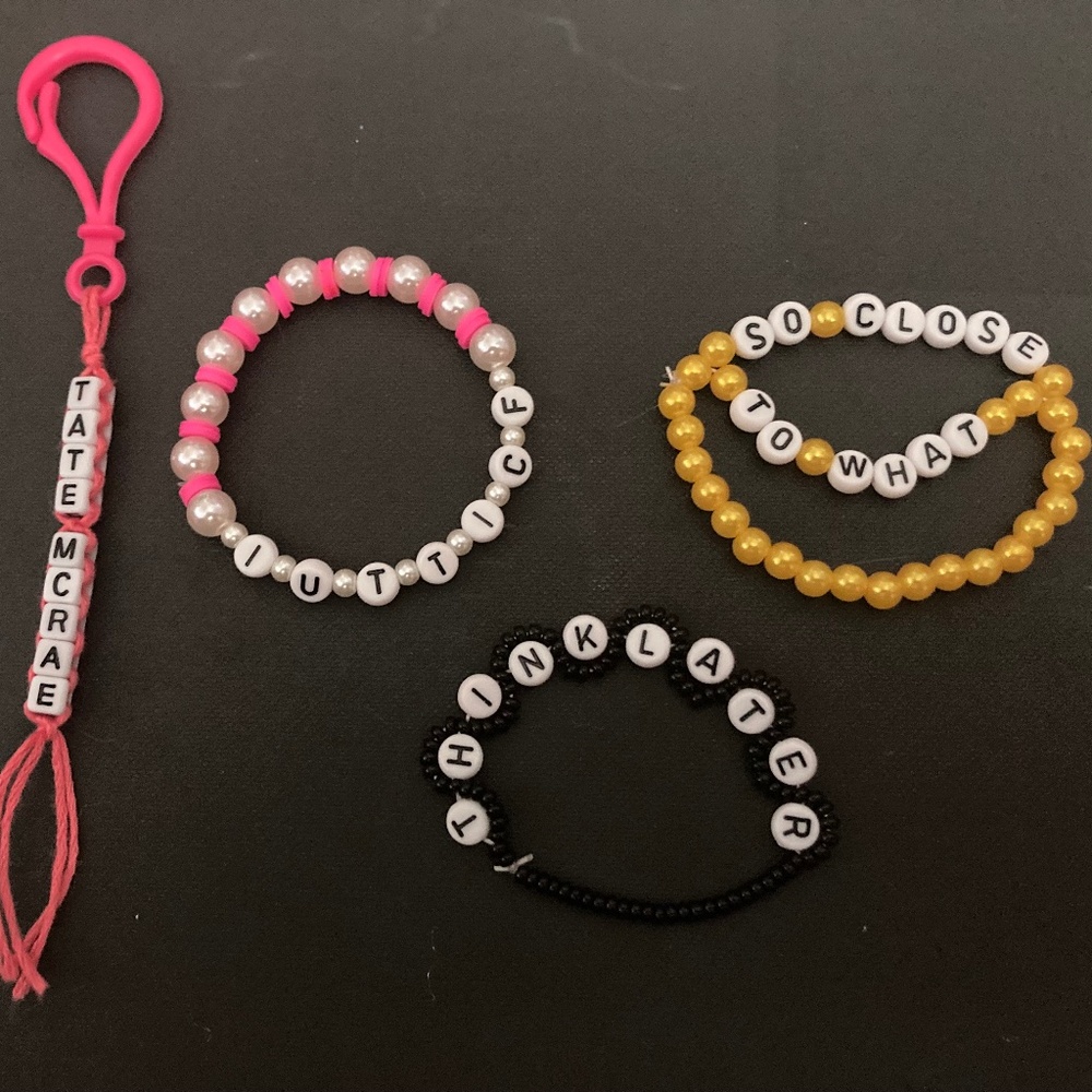 Tate McRae Bracelet and Keychain Set